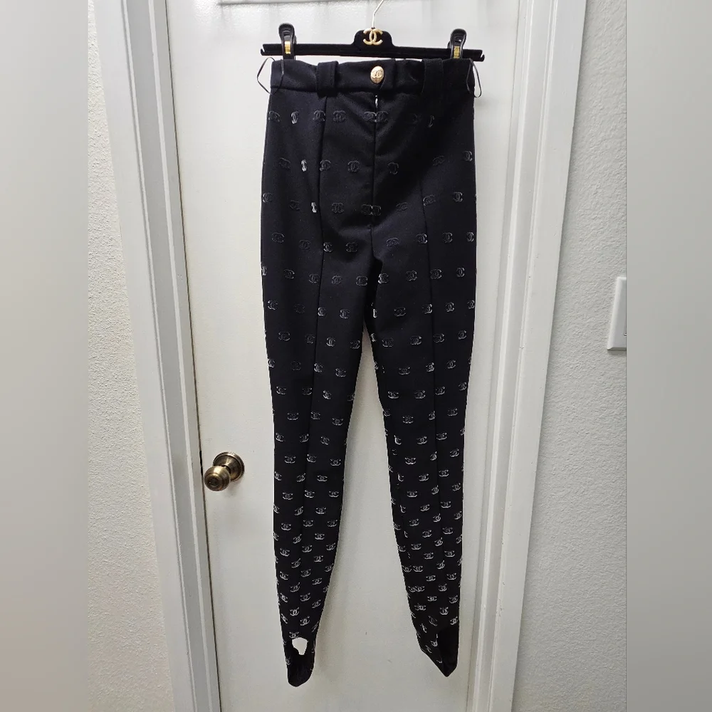 CHANEL 22N CC LOGO pants like new - Picture 1 of 6